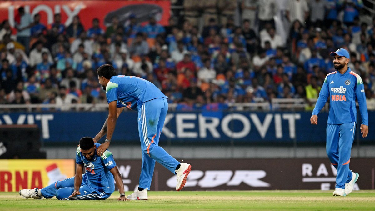 Siraj escapes dangerous throw from teammate Brar in 3rd ODI