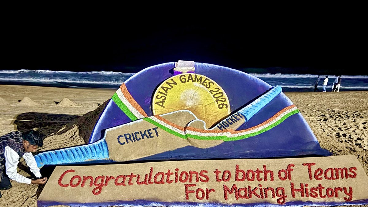 Sand artist honors India's Asian Games gold with beach sculpture