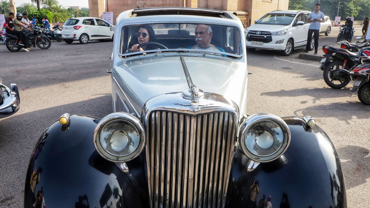 SGPGI holds vintage car rally for breast cancer awareness in Lucknow