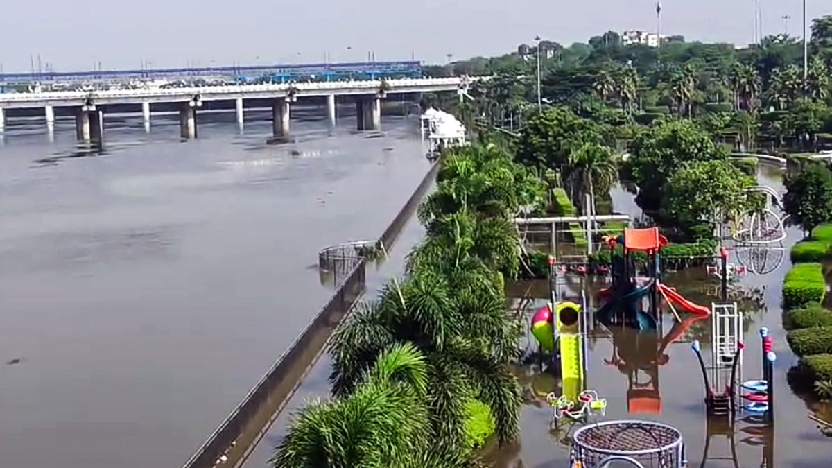 Gomti river overflow inundates areas in Lucknow
