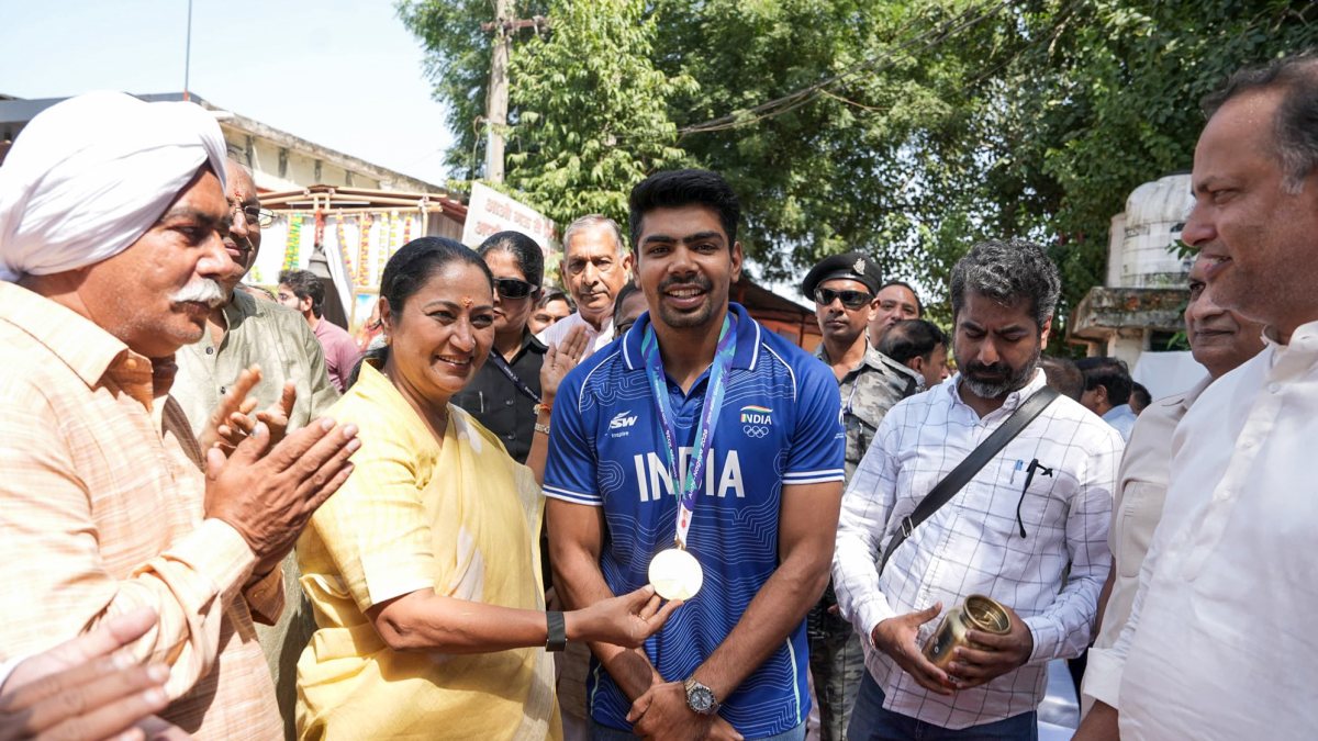 Delhi CM Rekha Gupta meets Asian Games gold medalist Ayan Lochab