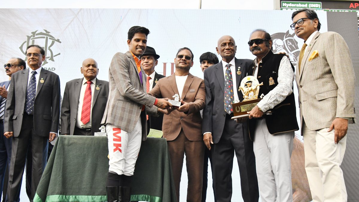 Jockey Mukesh Kumar receives award at Deccan Derby 2026