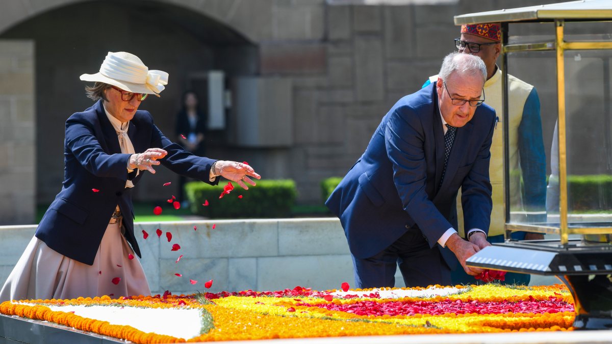 Swiss president pays homage to Mahatma Gandhi at Rajghat