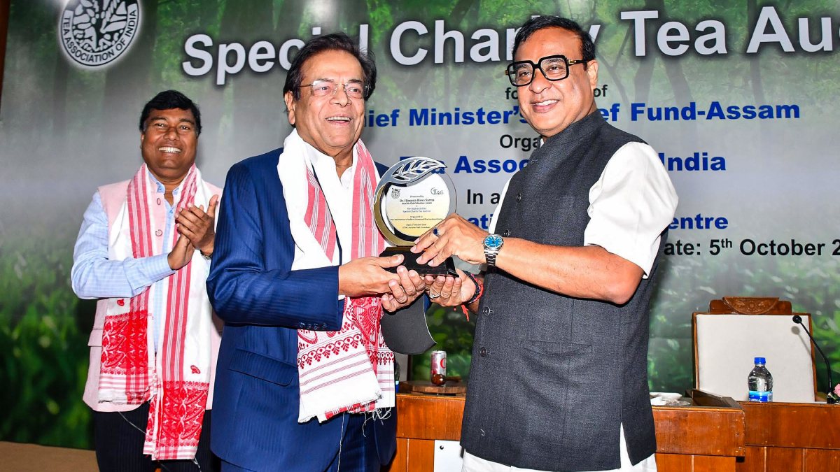 Assam CM presents award at special charity tea auction in Guwahati