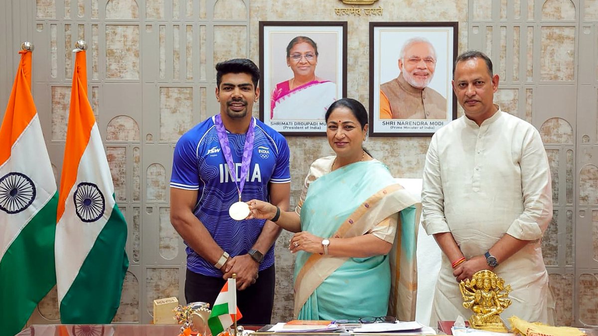 Delhi CM Rekha Gupta meets Asian Games gold medalist Pawan Sehrawat
