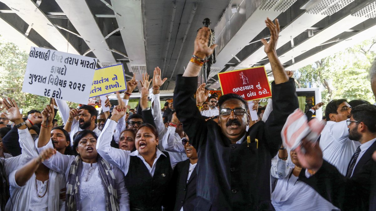 Ahmedabad lawyers protest rent bill for fifth day