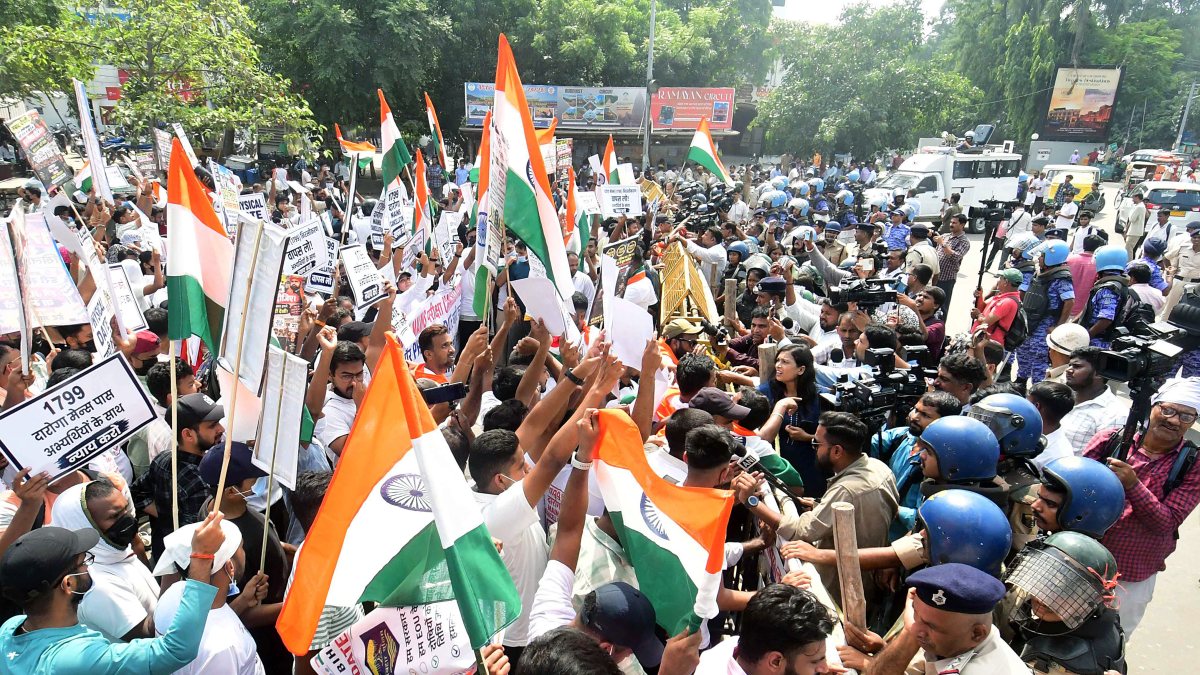 BPSC-qualified sub-inspector candidates protest selection cancellation in Patna