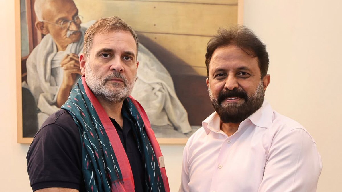 Rahul Gandhi meets Madhu Goud Yaskhi in New Delhi
