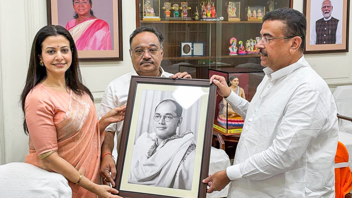 Suvendu Adhikari felicitates Koel Mallick after nomination filing