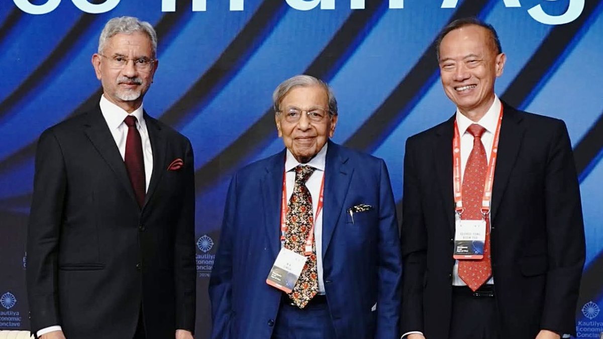 Jaishankar meets George Yeo at Kautilya Economic Conclave