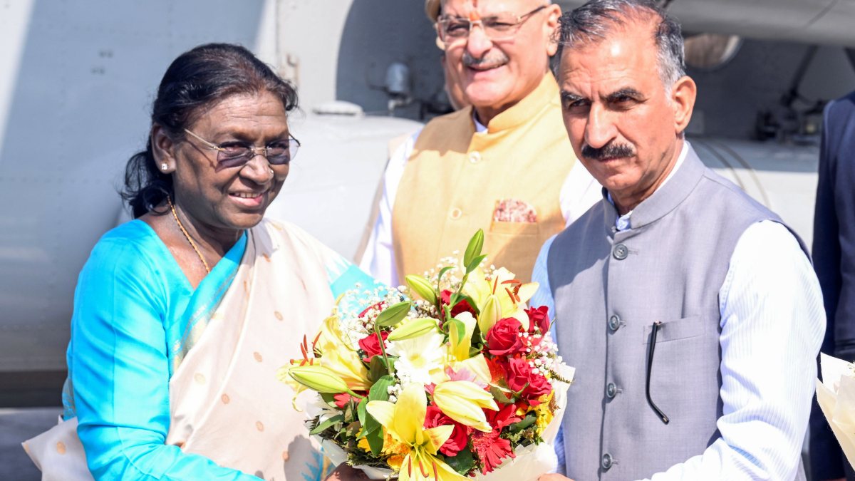 President Murmu welcomed by Himachal CM Sukhu in Bilaspur