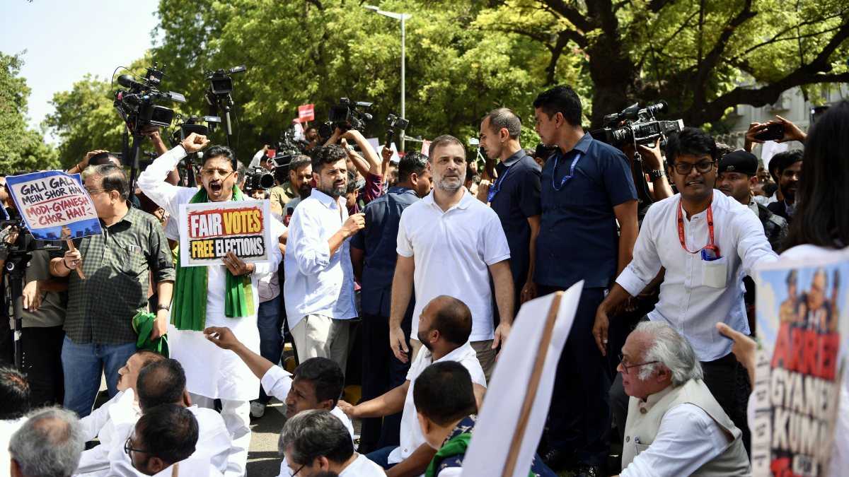 Rahul Gandhi leads INDIA bloc MPs protest march to Election Commission