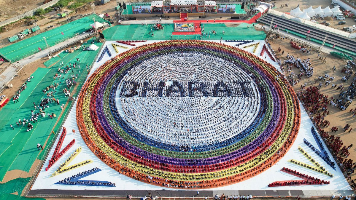 Students form Bharat rangoli at Modi service event