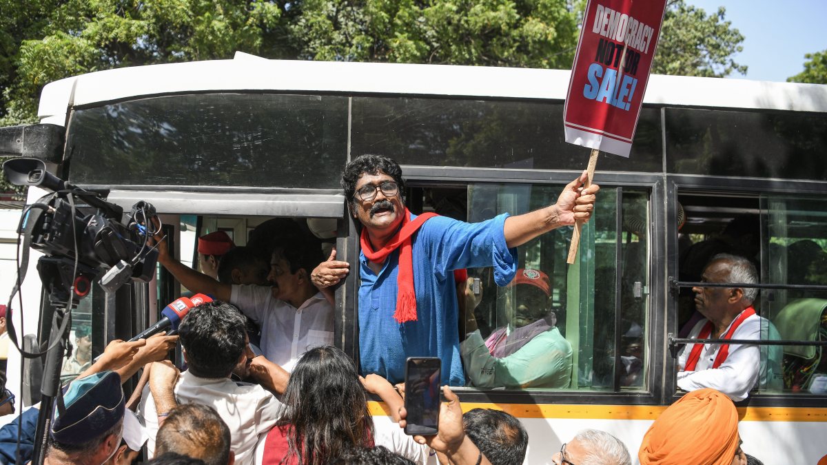 INDIA bloc marches to Nirvachan Sadan over electoral roll