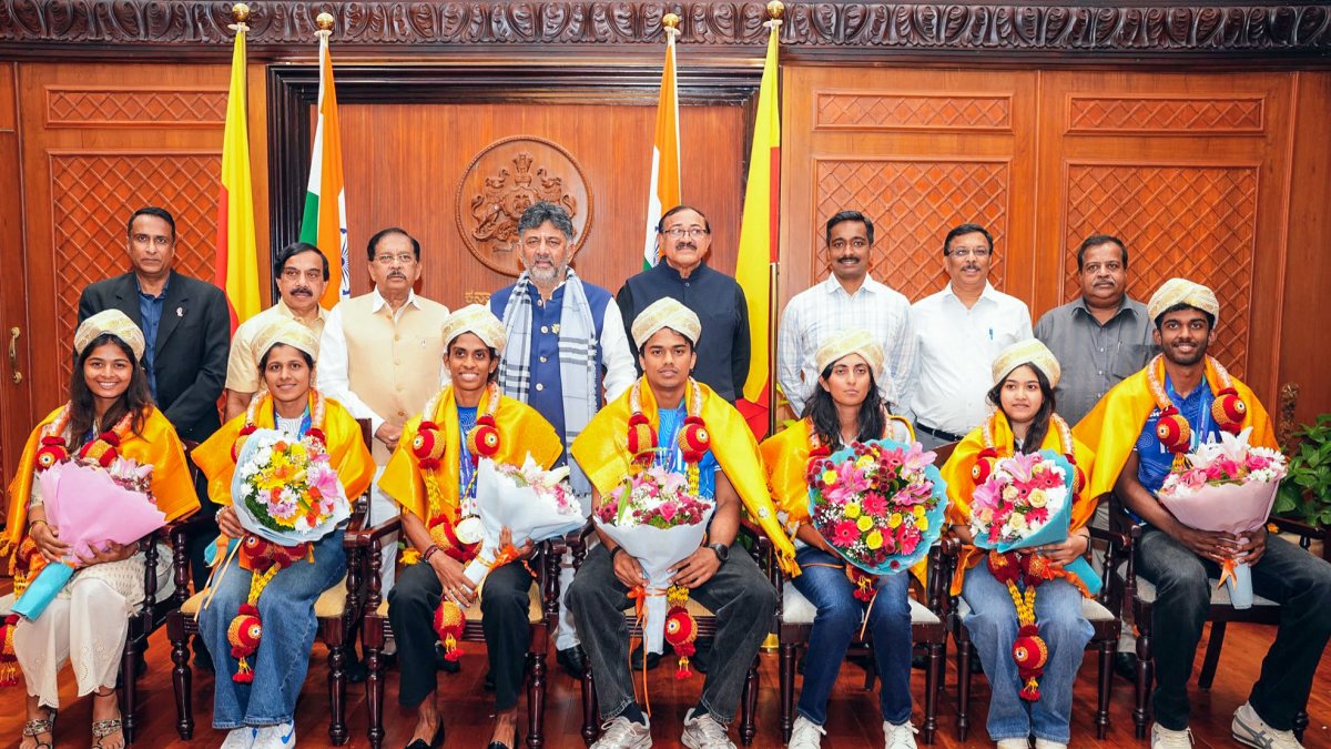 Karnataka CM Shivakumar poses with Asian Games 2026 winners