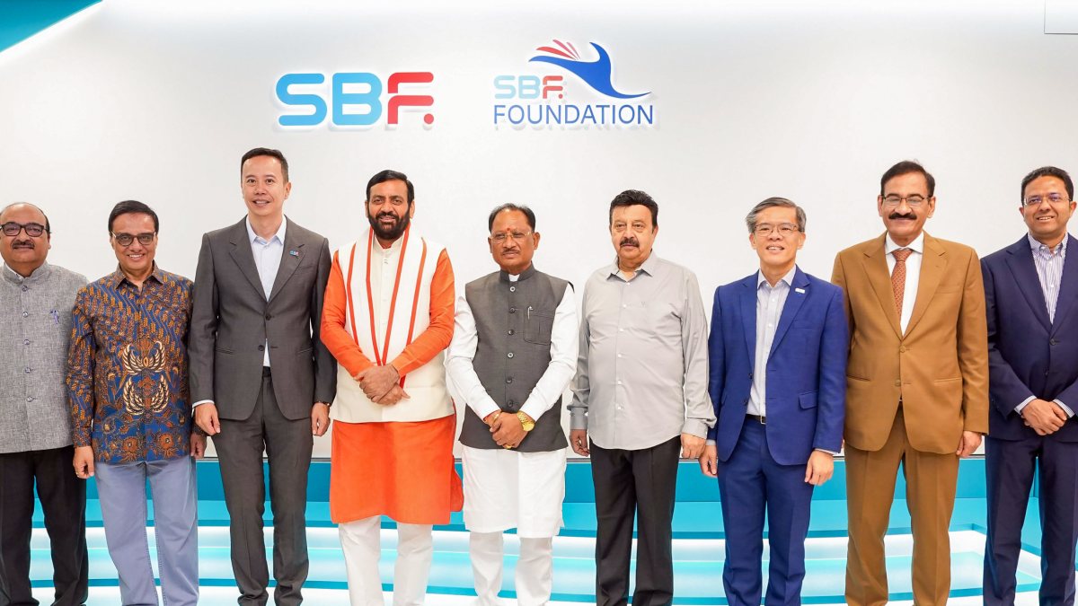 Haryana and Chhattisgarh CMs meet at Singapore round table