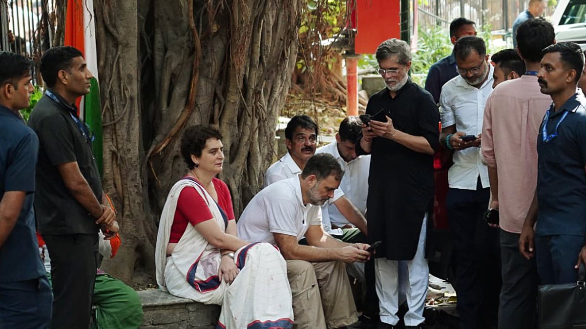 Rahul and Priyanka Gandhi sit inside Akashvani Bhavan amid INDIA bloc protest