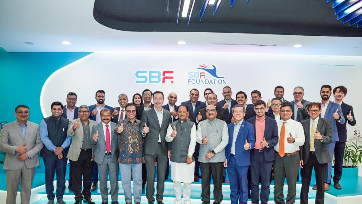 Chhattisgarh CM meets global business leaders in Singapore