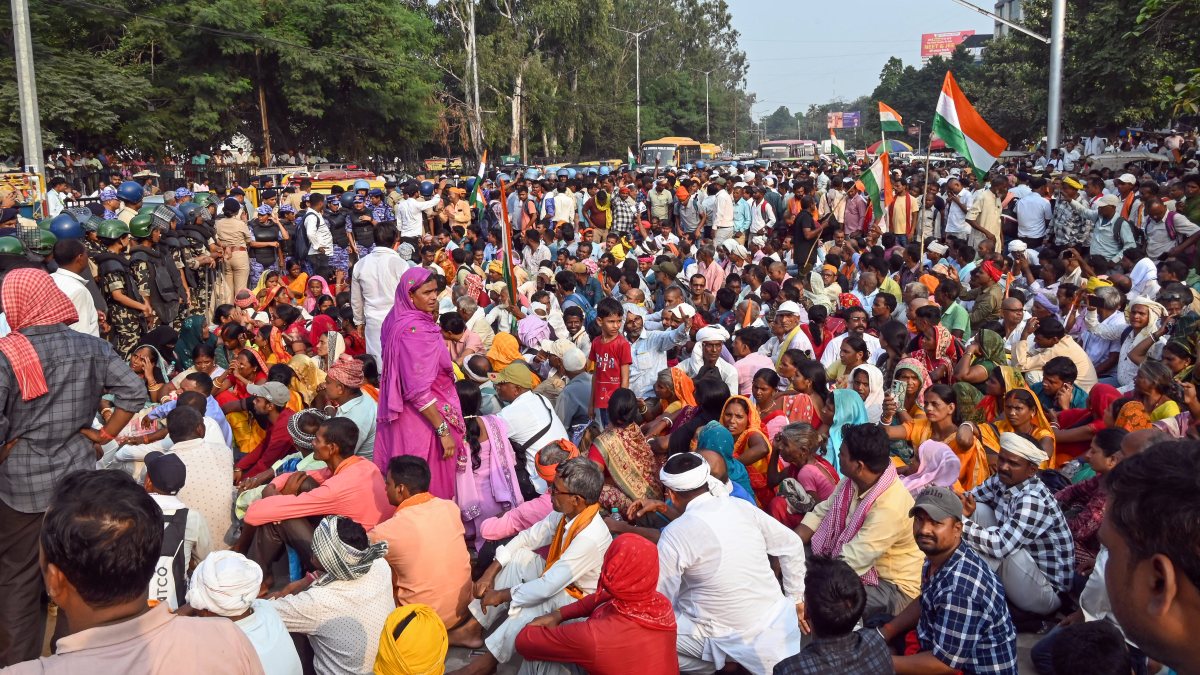 Bihar water conservation staff protest in Patna over wages arrears
