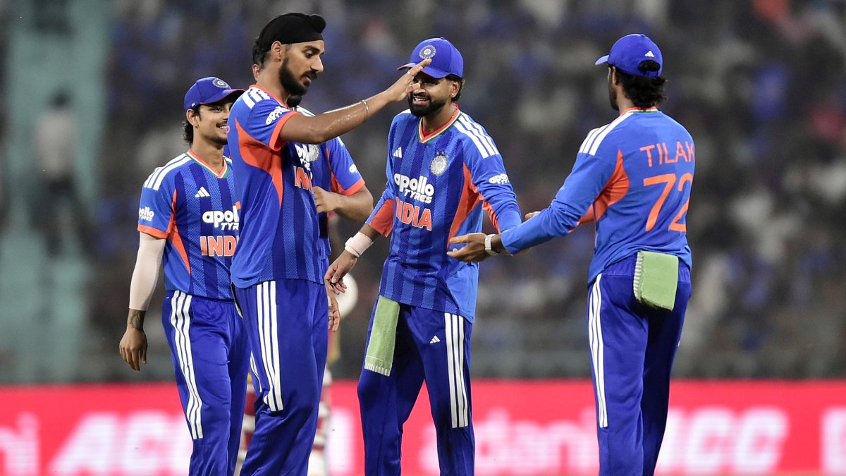Indian players celebrate wicket of Romario Shepherd in 1st T20I