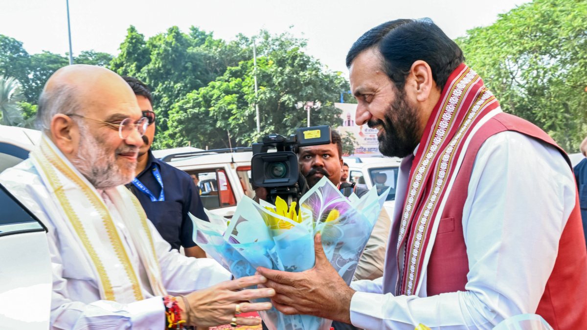 Amit Shah welcomed by Haryana CM Saini in Gurugram