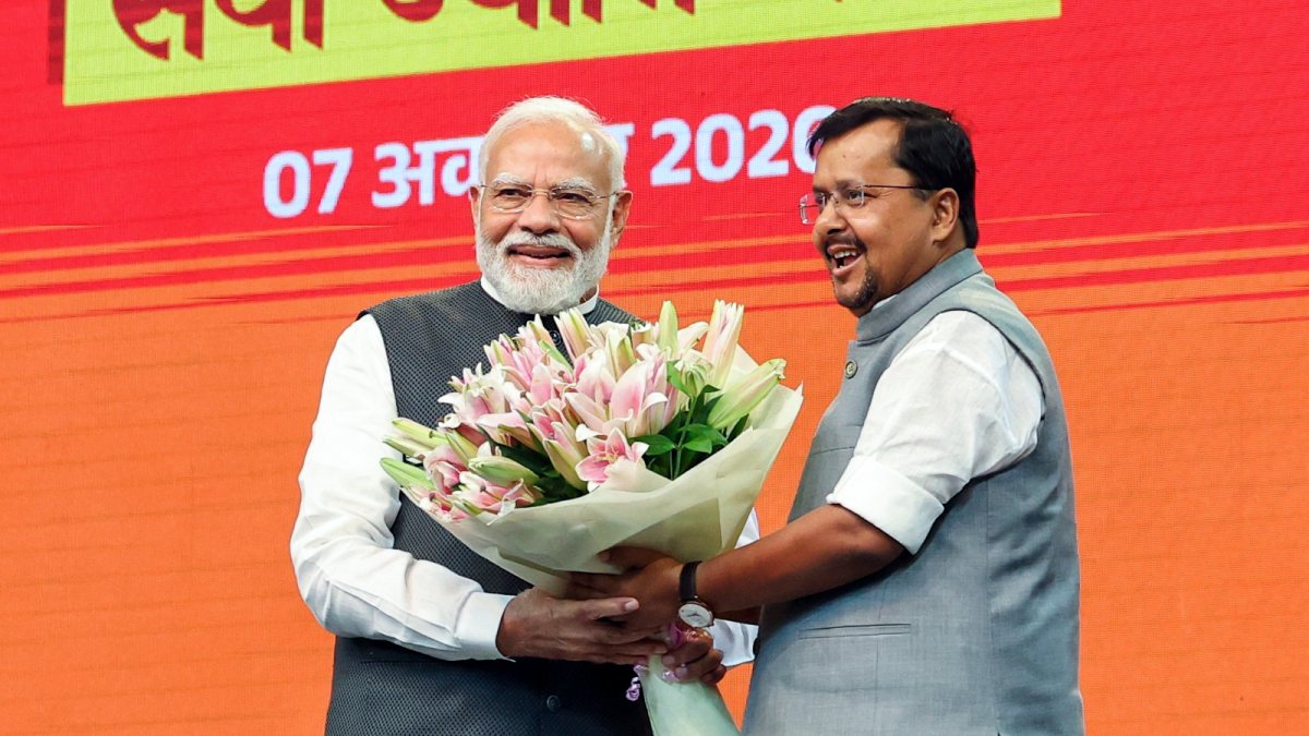 PM Modi felicitated by BJP president at Viksit Bharat event