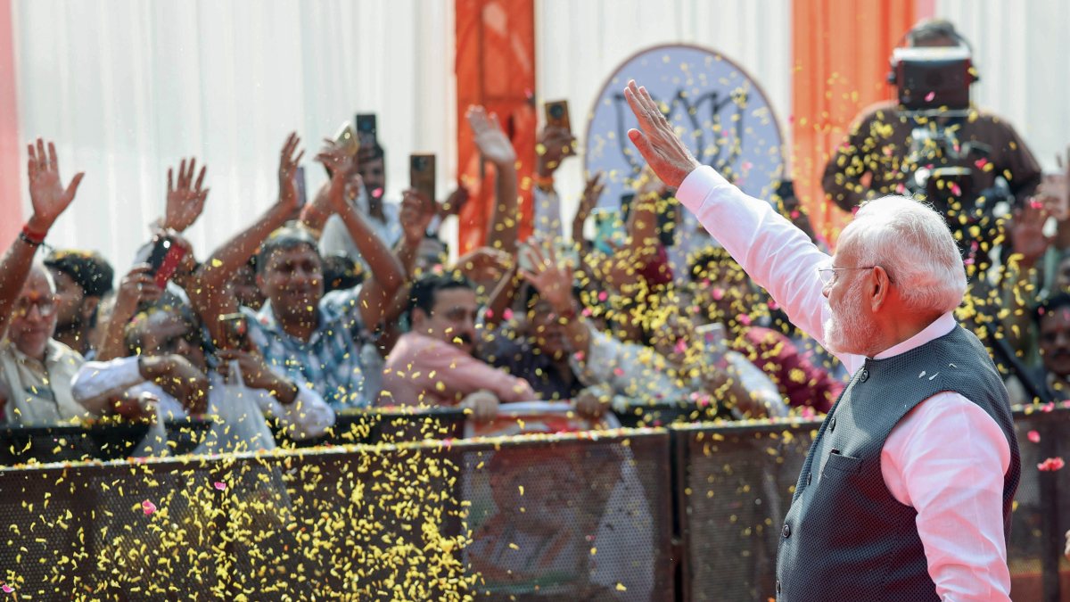 PM Modi receives floral shower at Viksit Bharat Sankalp Sabha