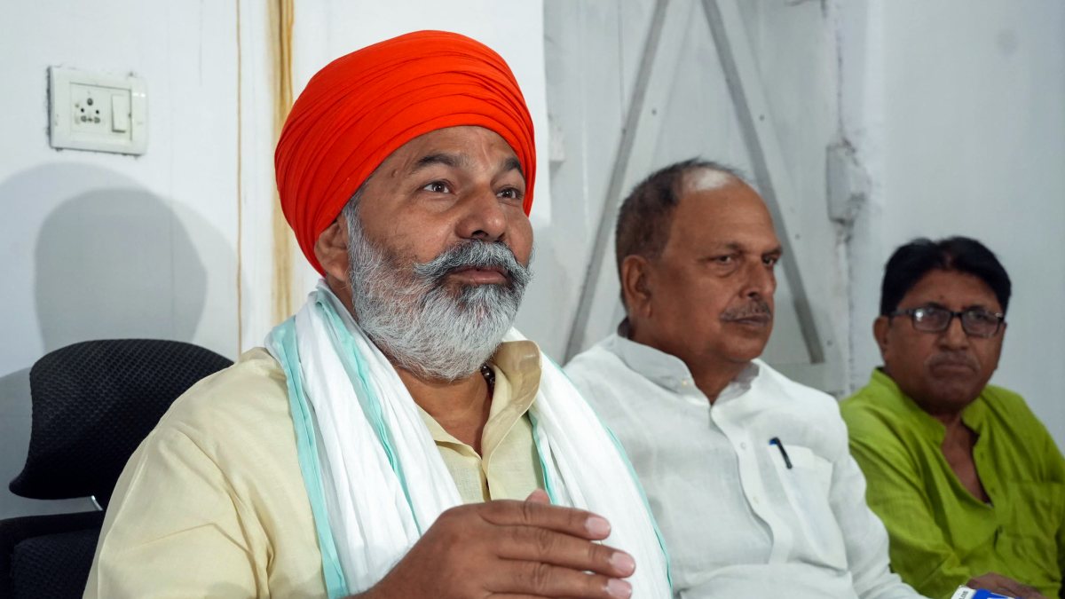 Rakesh Tikait addresses press conference on satellite project effects in Patna