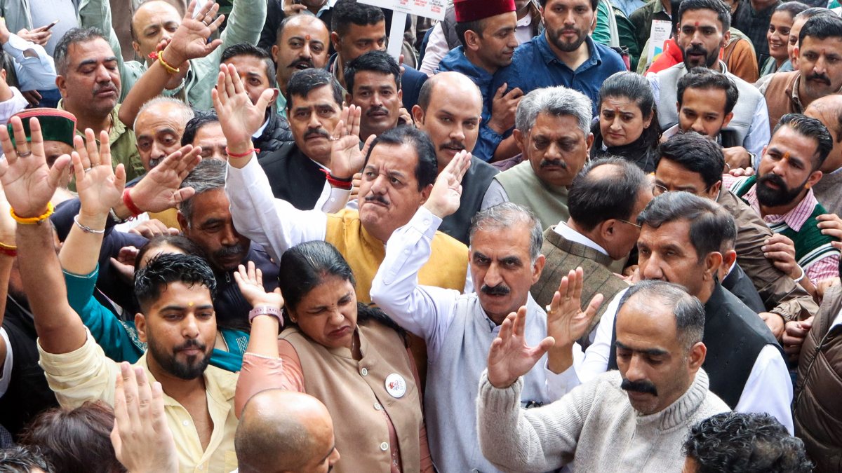Himachal CM and Congress workers protest against CEC in Shimla