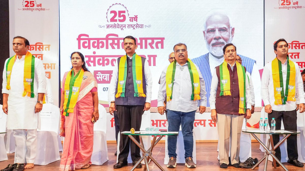 Fadnavis virtually joins Viksit Bharat Sankalp Sabha