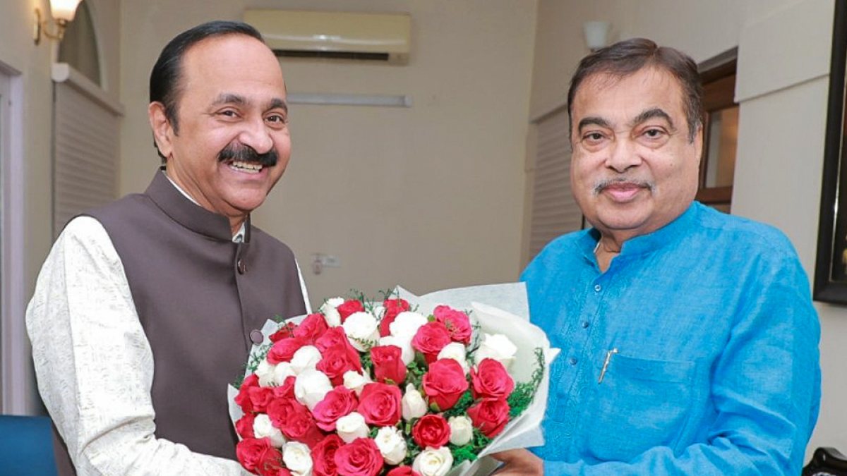 Kerala CM V D Satheesan felicitates Nitin Gadkari in Delhi