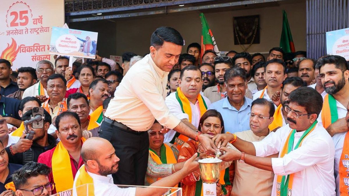 Goa CM Pramod Sawant lights flambeau at Seva Jyoti Yatra in Mapusa