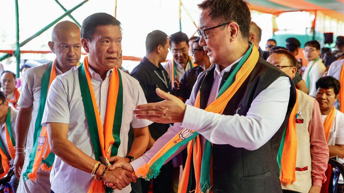 Khandu and Rijiju attend Seva Jyoti Yatra in Itanagar
