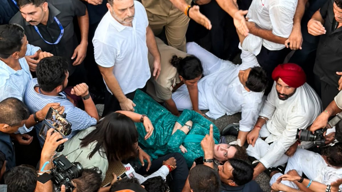 Rahul Gandhi, Congress MPs protest against CEC near Jantar Mantar