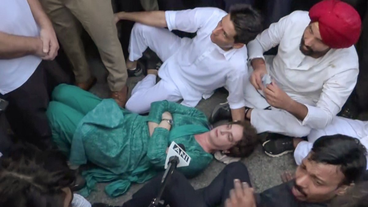 Rahul Gandhi, Congress MPs join INDIA bloc protest against CEC near Jantar Mantar