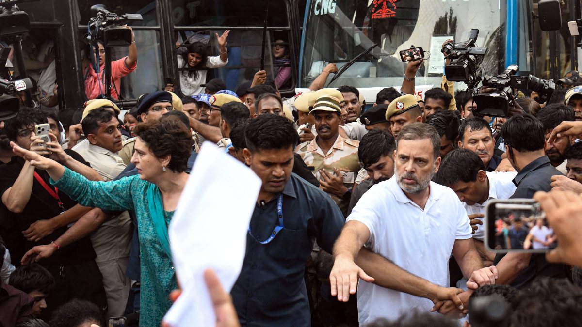 Rahul and Priyanka Gandhi join INDIA bloc protest against CEC in Delhi