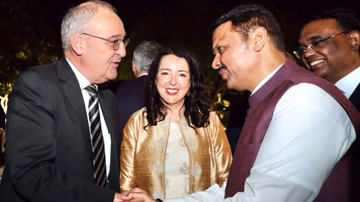 Fadnavis meets Swiss president at Delhi dinner reception