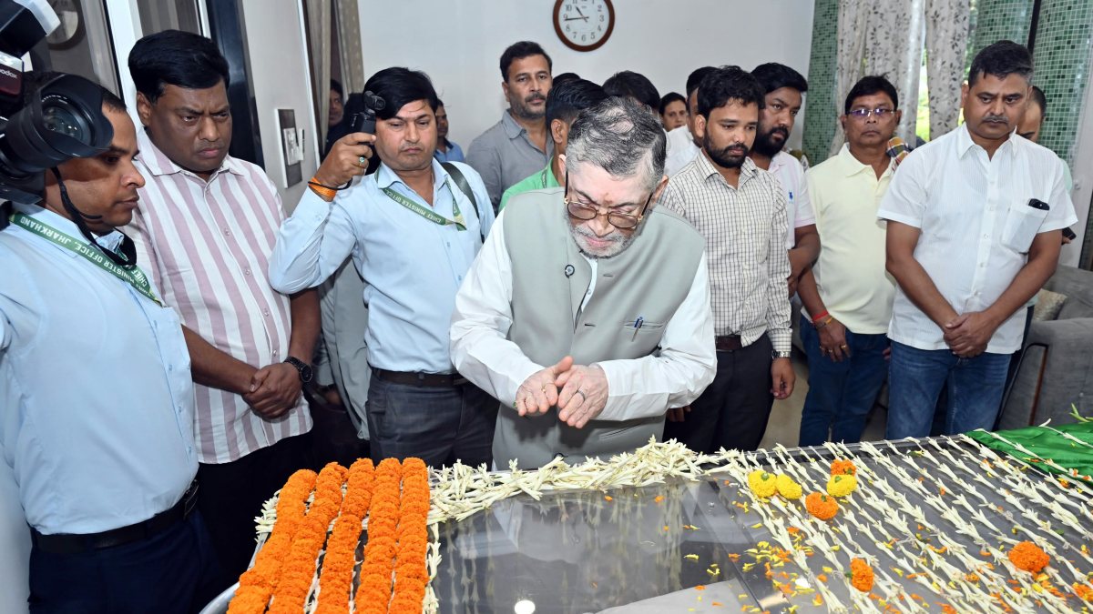 Jharkhand governor pays homage to Hemant Soren's late mother