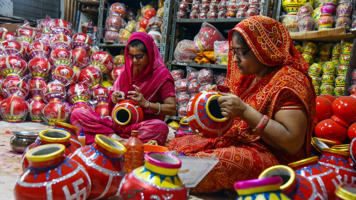 Women decorate garba pots near Jain temple in Akola