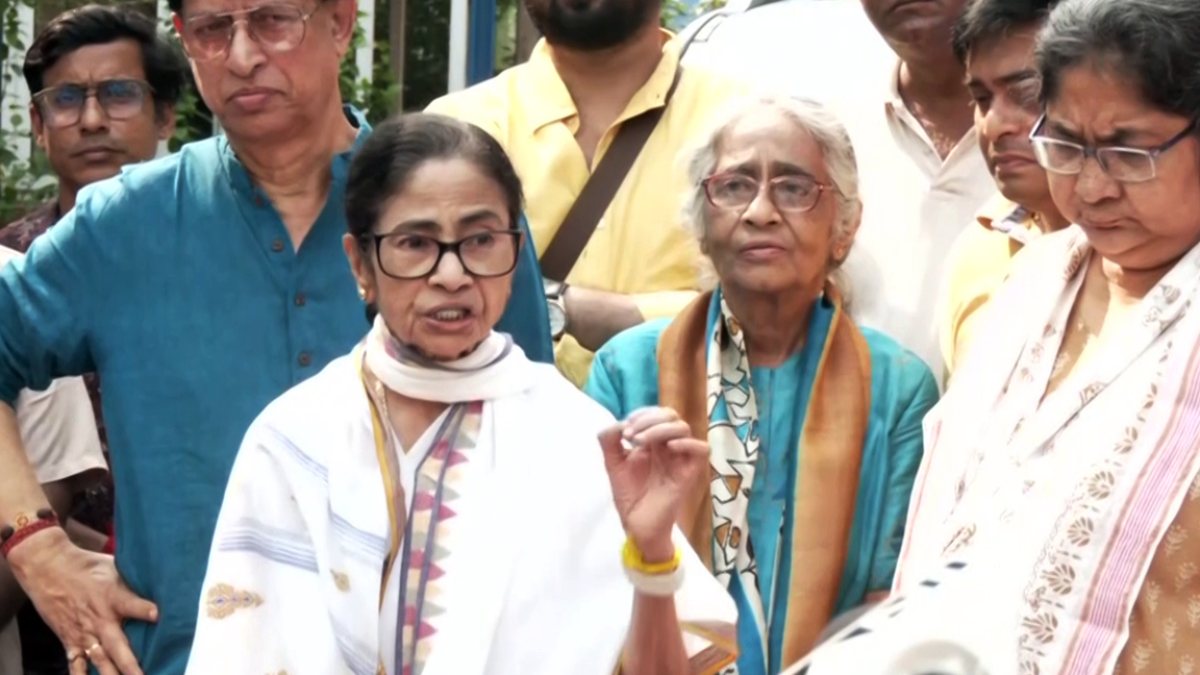 Mamata Banerjee addresses press conference in Kolkata
