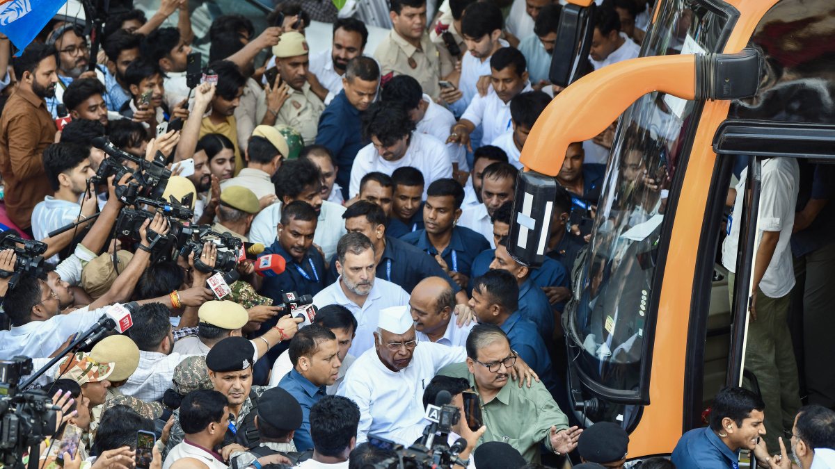 Kharge and Rahul Gandhi lead opposition MPs protest over CEC