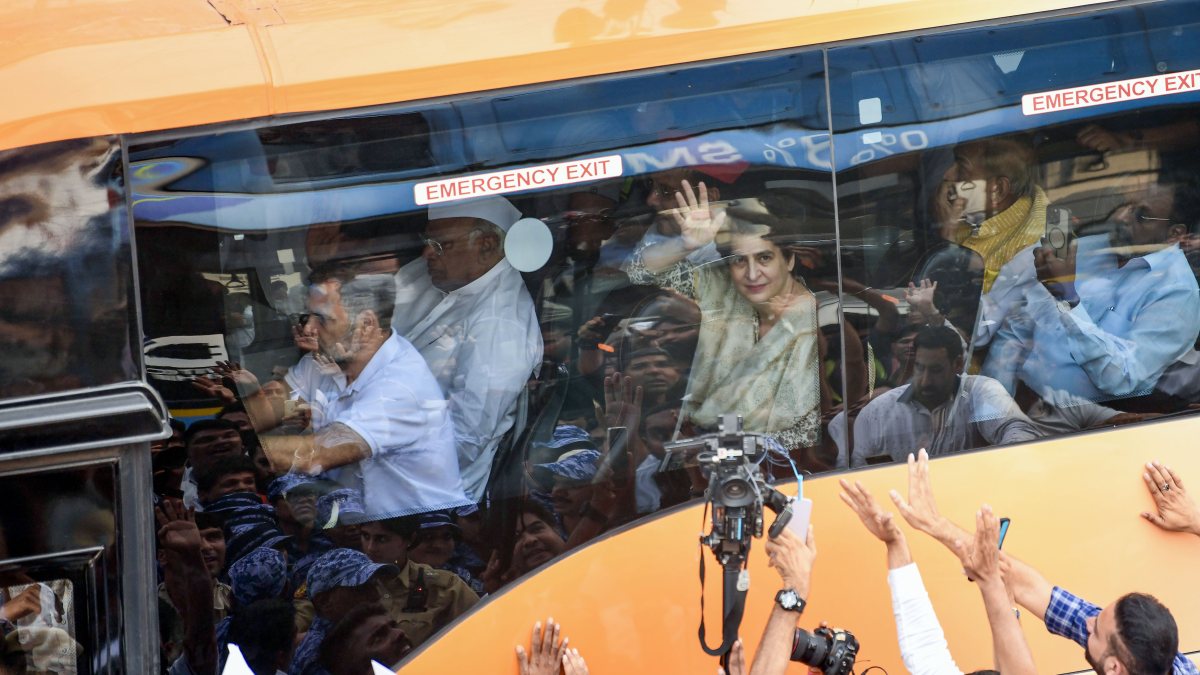 Kharge Rahul and Priyanka lead INDIA bloc MPs to Rajghat