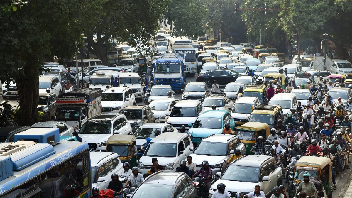 Heavy traffic congestion as Congress leaders move towards Rajghat