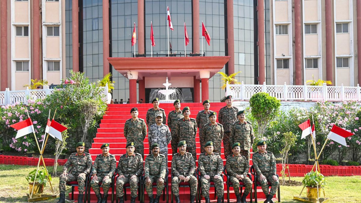 Lt Gen Rajesh Pushkar inspects Sudarshan Chakra Corps in Bhopal
