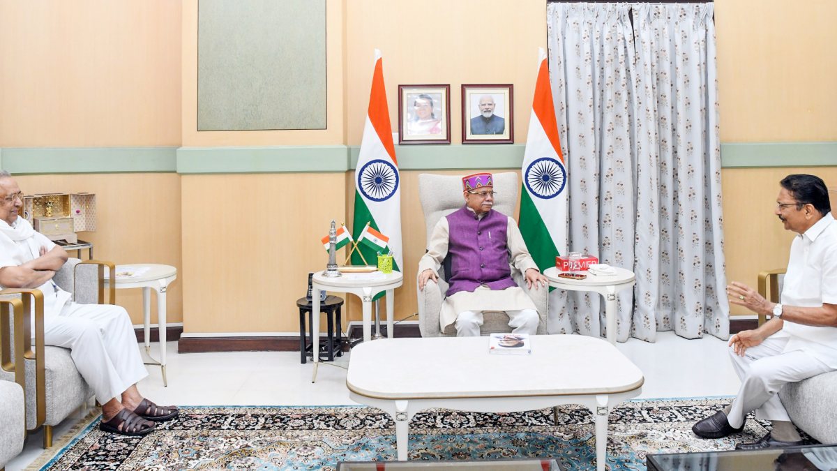 Vidyasagar Rao meets Telangana Governor in Hyderabad