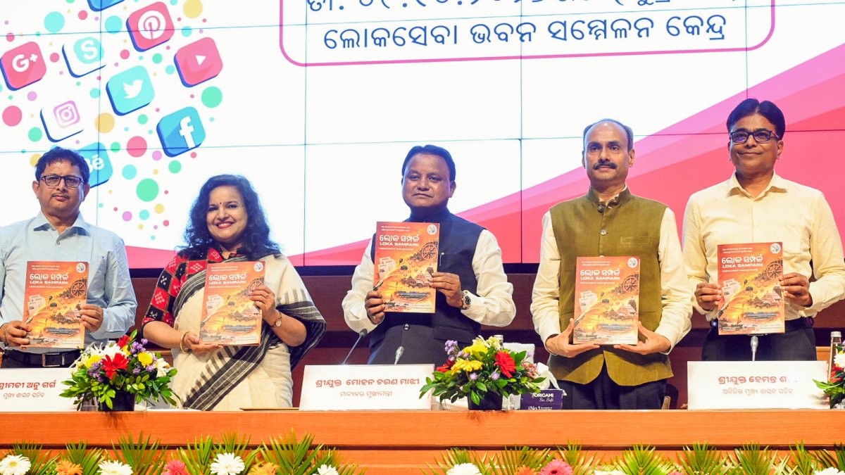 Odisha CM attends training for new information service officers