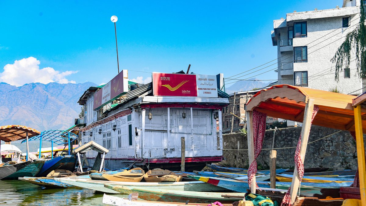Floating post office on Dal Lake marks World Post Day