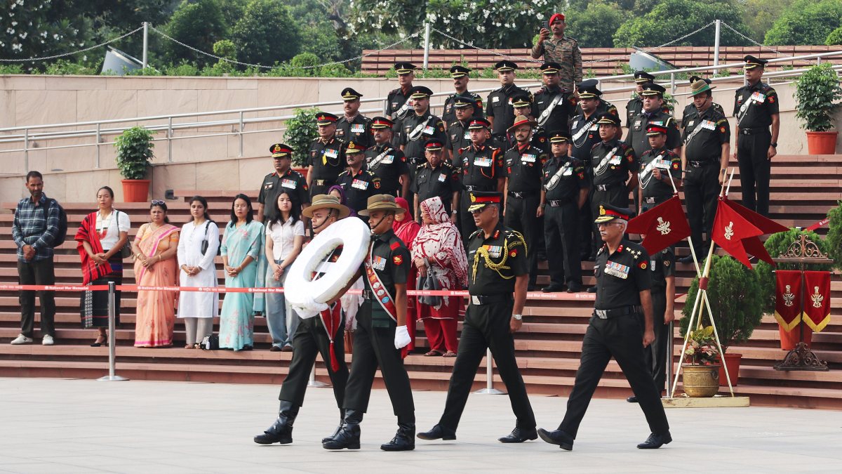 Army officials pay tribute at Territorial Army Day ceremony