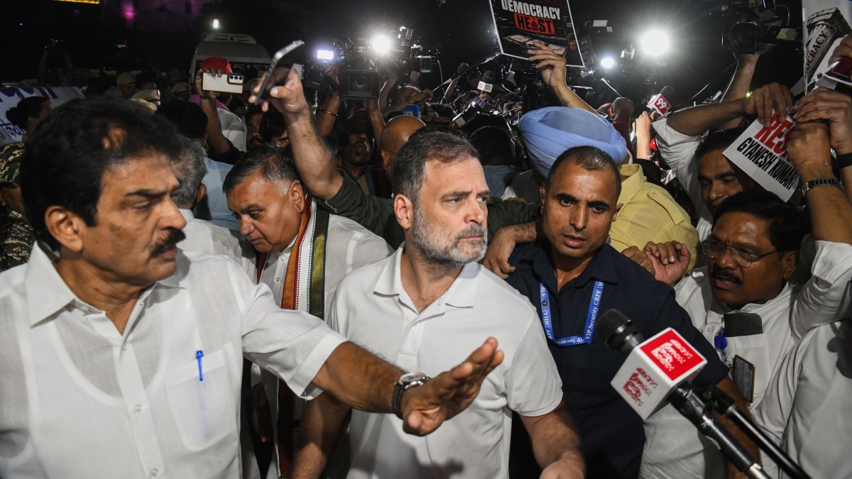 INDIA bloc MPs march to Rashtrapati Bhavan over election commission concerns