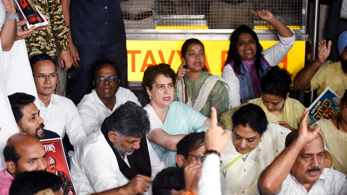 INDIA bloc MPs protest against CEC at Vijay Chowk